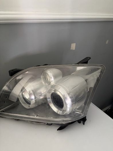 toyota avensis headlights
