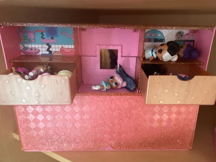 LOL DOLLS big and small include loads of accesories