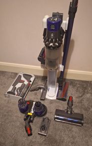 Dyson V10