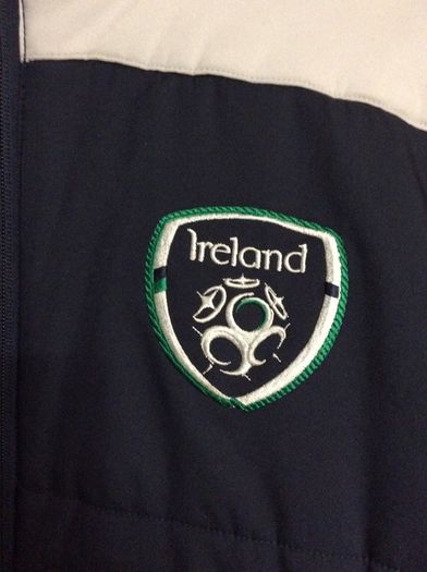 Ireland Football. Official Republic Of Ireland Mens Size Large Umbro Bench Coat Sideline Coat. Not A Jersey. Collect In Dublin Or Receive Via Post.
