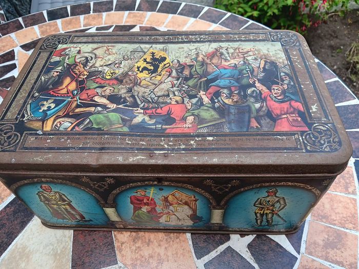 Vintage commemorative Biscuit tin