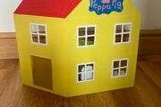 Peppa pig house and book
