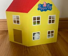 Peppa pig house and book