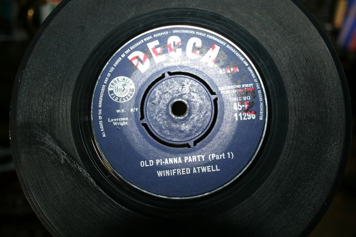 Single Vinyl's  85 pieces