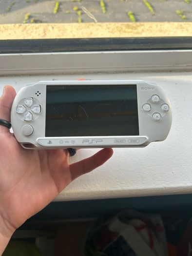 PSP E1000 white no box