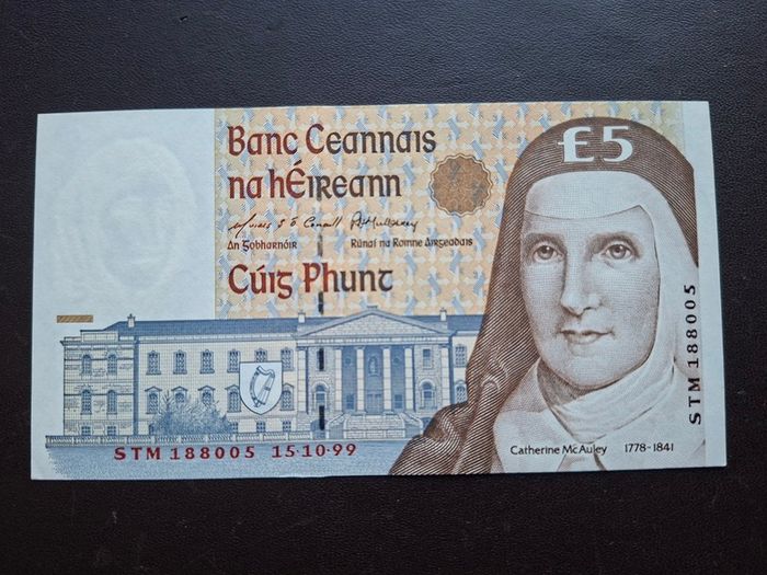 The Central Bank of Ireland. C Series UNC 5 Pounds (1999)