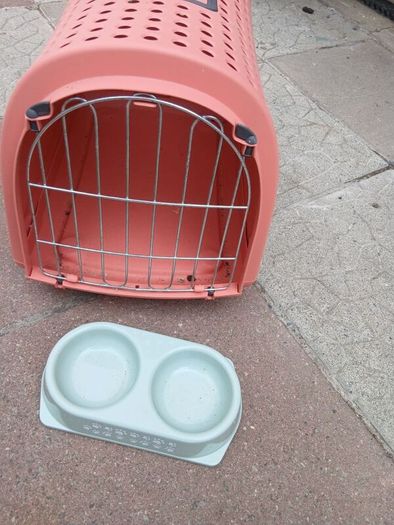 pet carrier