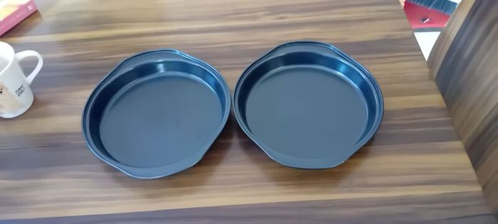 deep round sandwich baking tins