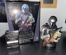 Mandolorian and Grogu Gentle Giant Mini Bust