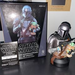 Mandolorian and Grogu Gentle Giant Mini Bust