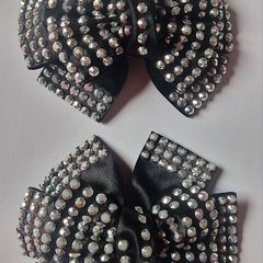 2 Black bow