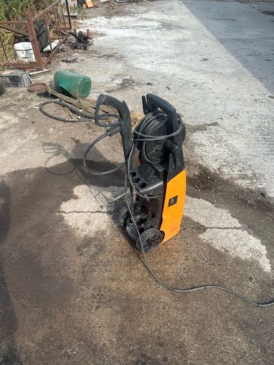 Halfords HP200 electric pressure washer