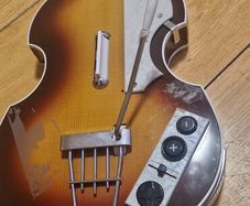 Wii rock band BEATLES hofner bass