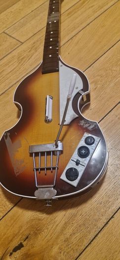Wii rock band BEATLES hofner bass
