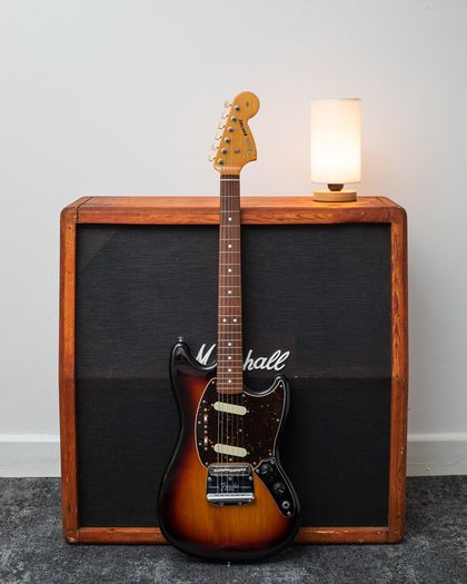 Fender Japan Classic 60s Mustang 2018 - 3 Tone Sunburst