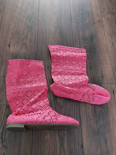 Pink crochet boots- uk7