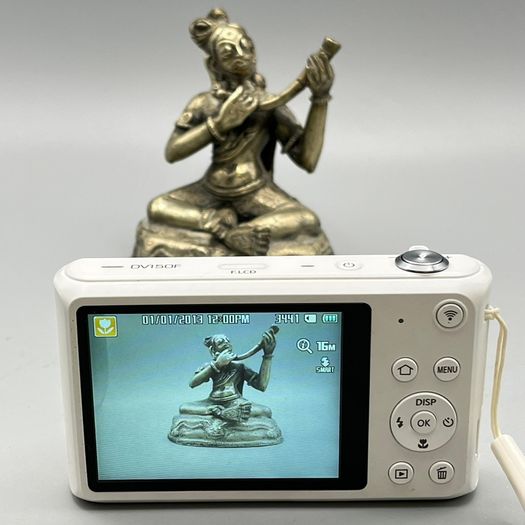 Samsung DV150F 16.2MP Digital Camera W/ Dual Screen - Full Kit -White - 32GB SD