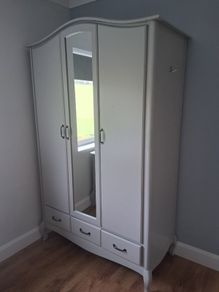 Wardrobe and chest of drawers