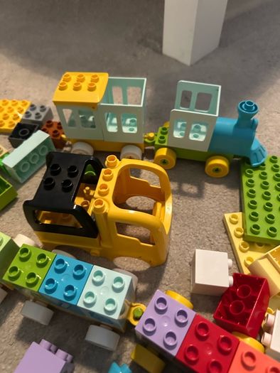 Huge Lego Duplo Joblot / bricks / mini figs / accessories