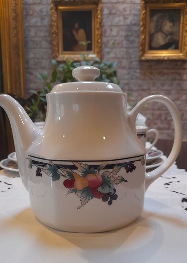 Royal Albert " Autumn Glory " tea set