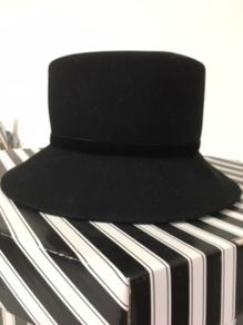 Black Felt Ladies Hat with velvet band