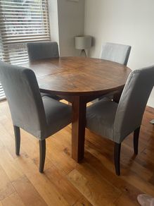 Table & Chairs