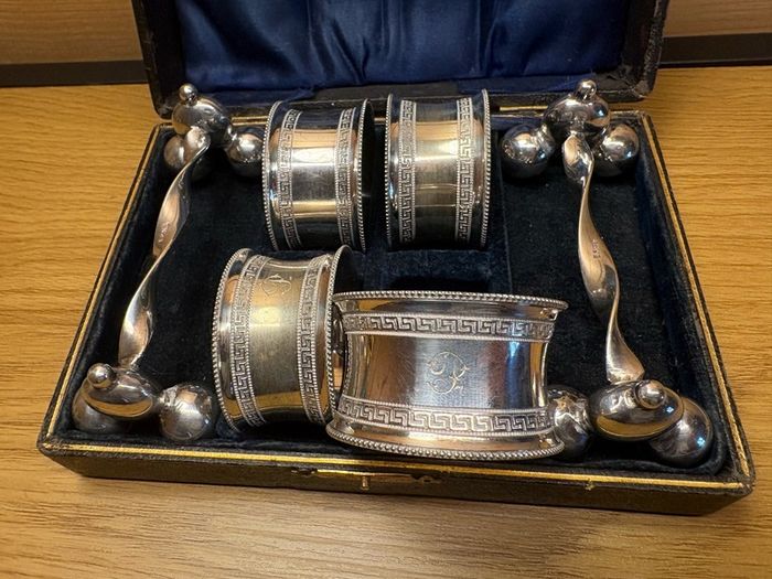 Antique Cased EPNS Silver Plate Napkin Rings & Knife Rests Set
