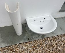 sink pedestal and taps