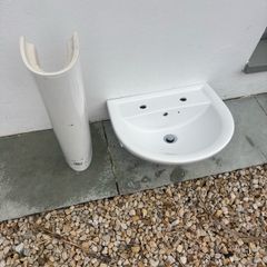 sink pedestal and taps