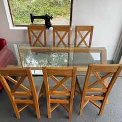 Glass Oak dining room table with 6 chairs