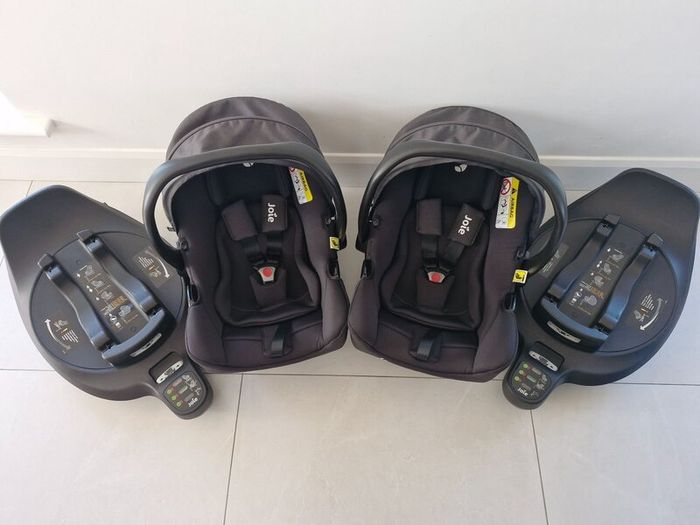 Joie i-Snug 2 Baby Car Seat & Isofix x 2