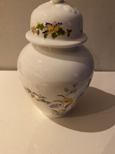 Aynsley cottage garden acorn pot