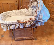 Moses Basket & Stand