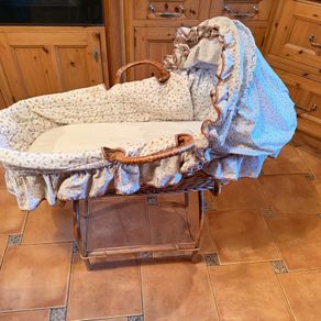 Moses Basket & Stand