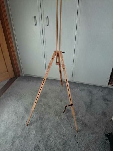 Freestanding Tri-pod Artists Easel
