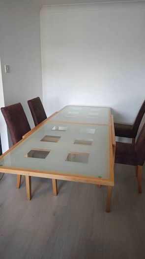 Extendable wooden table with cristal surface