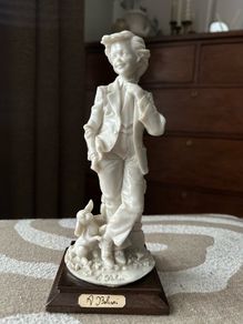 Vintage 1985 CAPODIMONTE porcelain figurine