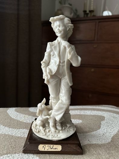 Vintage 1985 CAPODIMONTE porcelain figurine