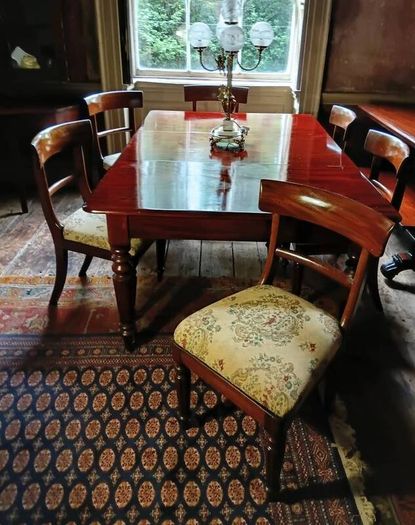 Antique mahogany Diningroom  Table and Chairs