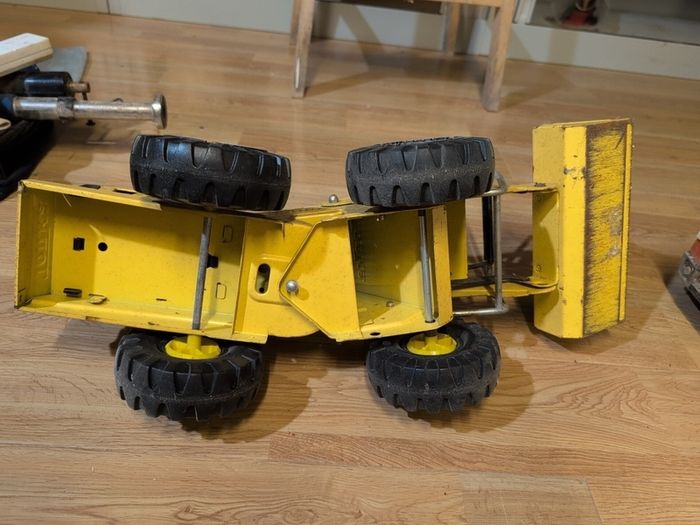 Vintage 1960s/70s Mighty Tonka Loader #3920 - Yellow Steel Bucket