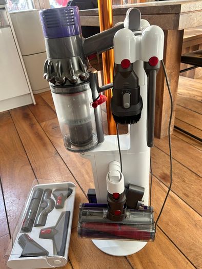 Dyson V10 Cordless Vacuum Cleaner with Stand and Accessories