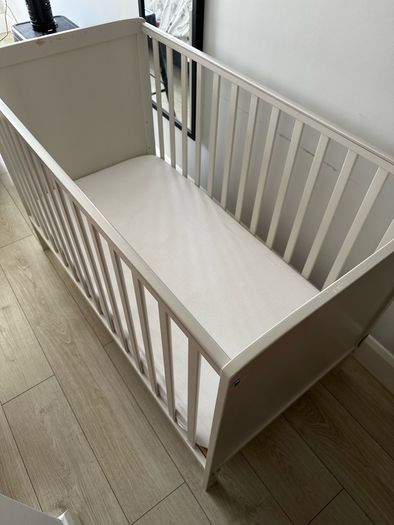baby cot with mattress