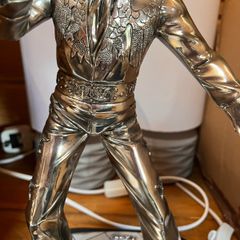 elvis statue