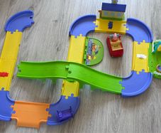 Free Peppa pig train set
