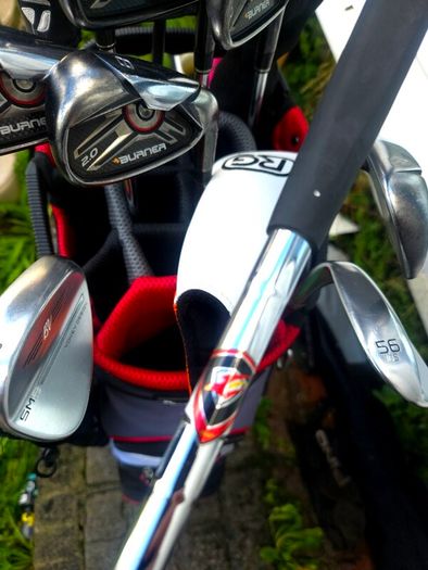 Set of Taylormade Golf Clubs