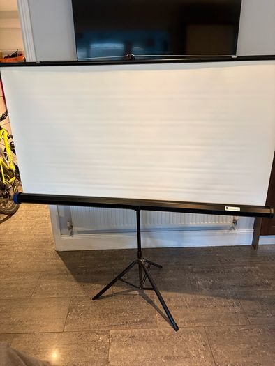 Portable Projection Screen