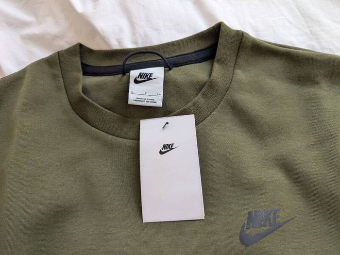 Nike men's jumper green