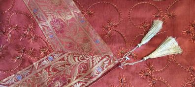 Decorating Table Runner Ikras