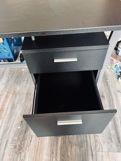 Free desk