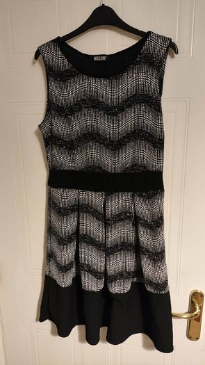 Chic Black & White Sleeveless Dress UK 14